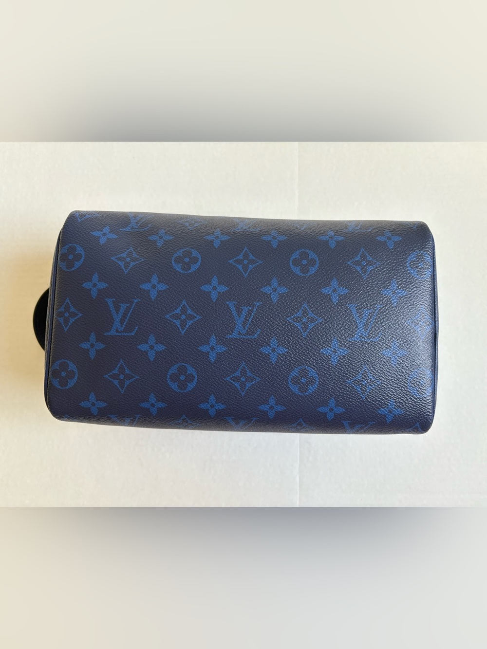 Louis Vuitton - Cobalt Blue Canvas Taigarama Dopp Kit M30849- Pristine Condition - Picture 11 of 15